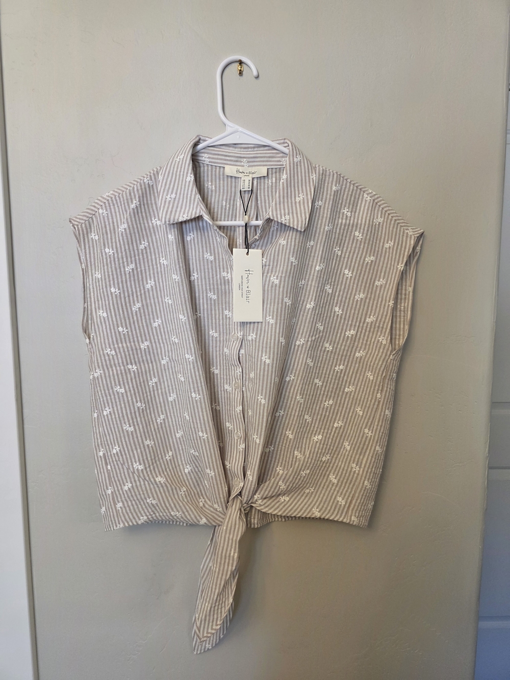 Haver & Blair Beige & White Striped Sleeveless Tie-Front Button Shirt